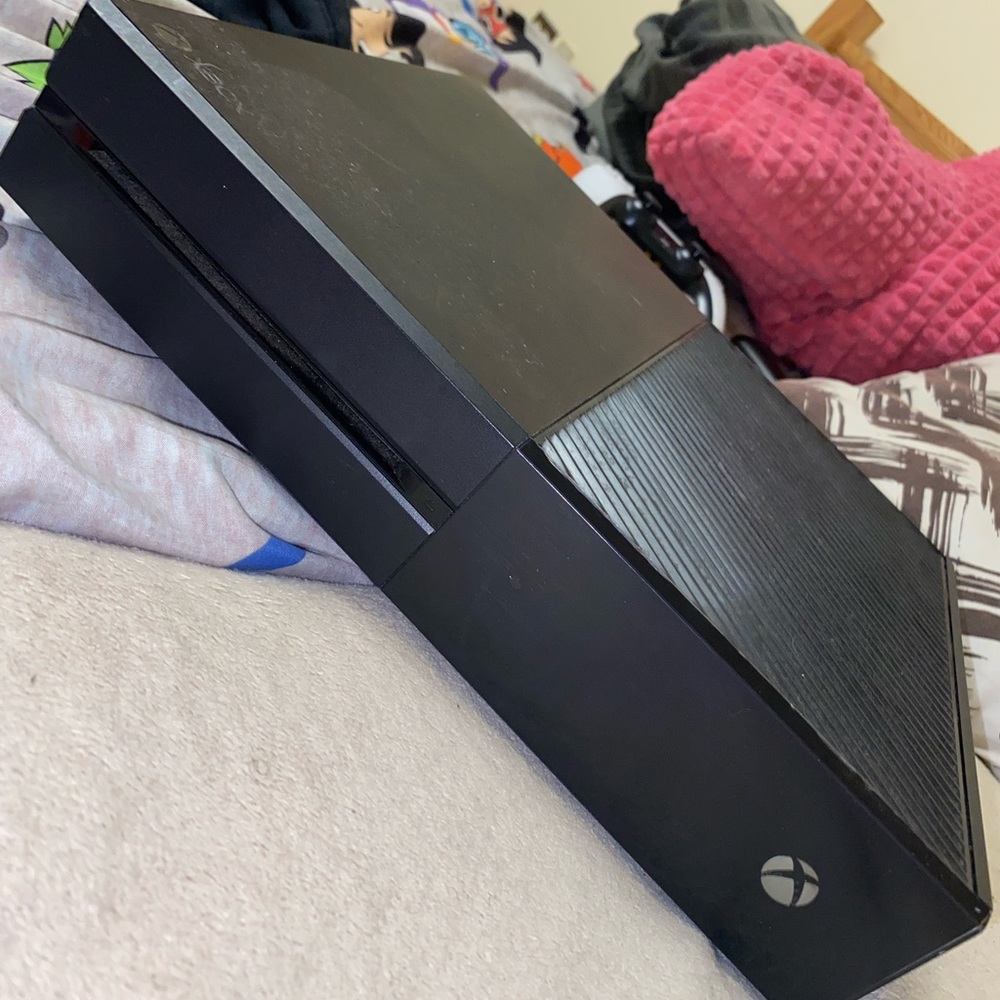 XBox 1 console and controller - Picture 2 of 4